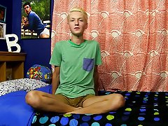 Shemale twink sex pics and solo gay boys fucking giant anal toys cum shot at Boy Crush!